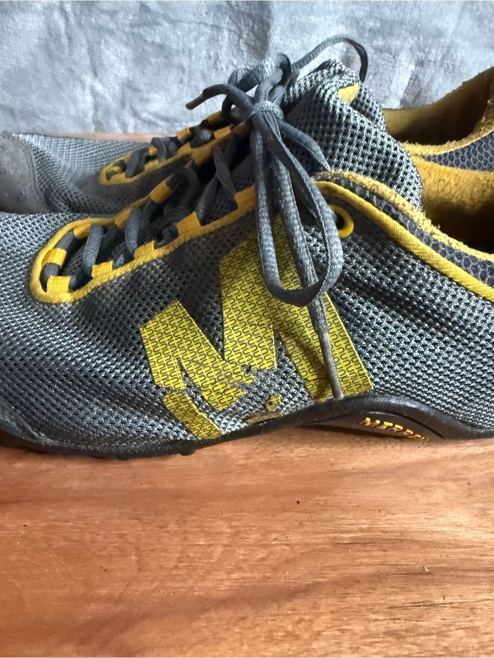 Merrell Men’s Trail Glove Gray and Yellow Athletic Trainers - Picture 2 of 8